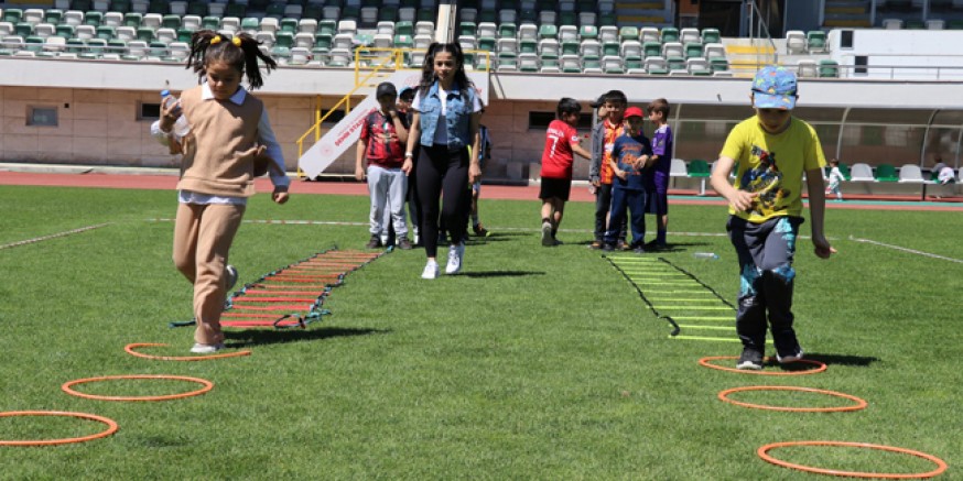 Amasya'da Dünya Atletizm Günü Çocuk Şenliği Coşkusu