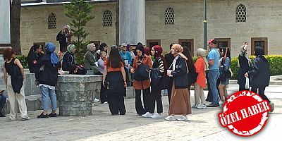 Tarihi Sultan Bayezid Cami’ne Ziyaretçi Akını